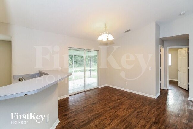 Building Photo - 2477 Alesio Ave