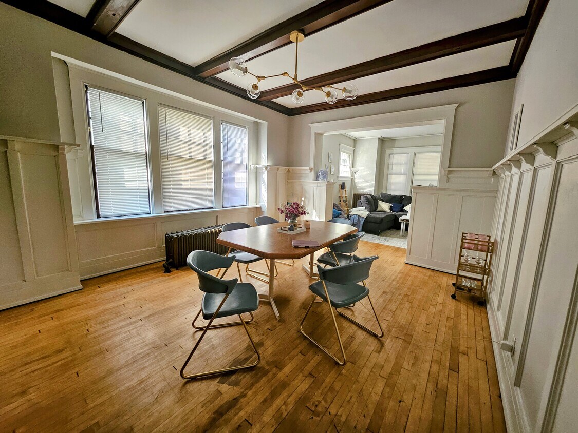 Primary Photo - 2942 N Frederick Ave