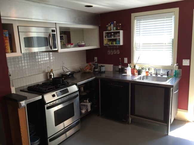 Building Photo - 562 Orme Cir NE