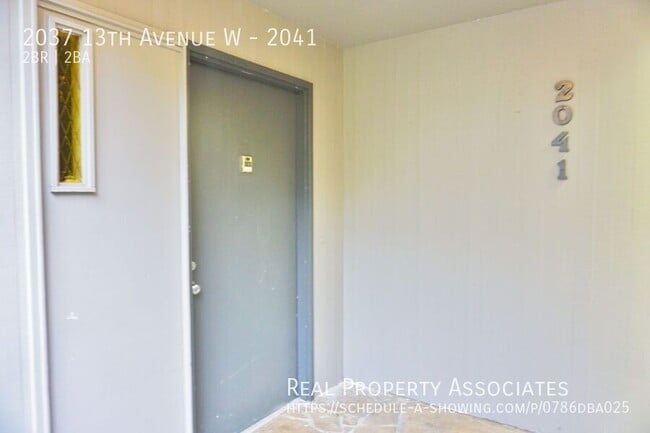 Foto del edificio - 2037 13th Ave W
