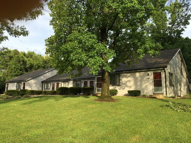 Front - 808 Village Dr