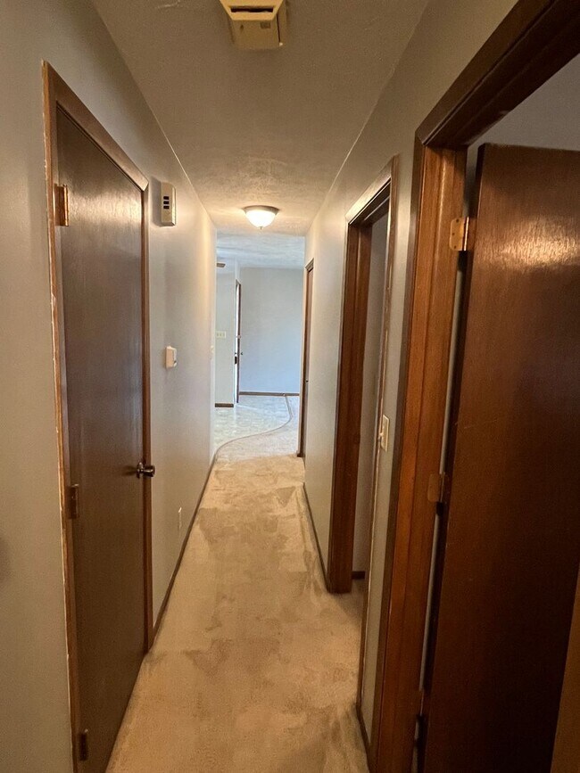 Foto del edificio - 3027 W Capital Ave