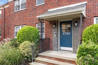 Building Photo - Larchmont Manor