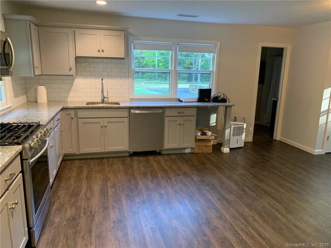 Foto del edificio - 114 Ned's Mountain Rd