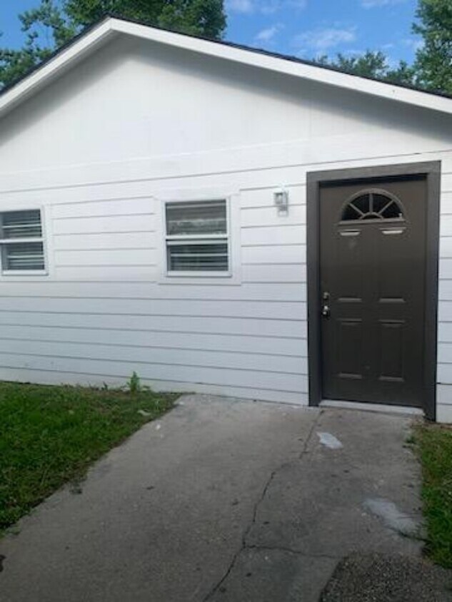 2311 75th Ave Unit 1/2, Baton Rouge, LA 70807 Apartments in Baton