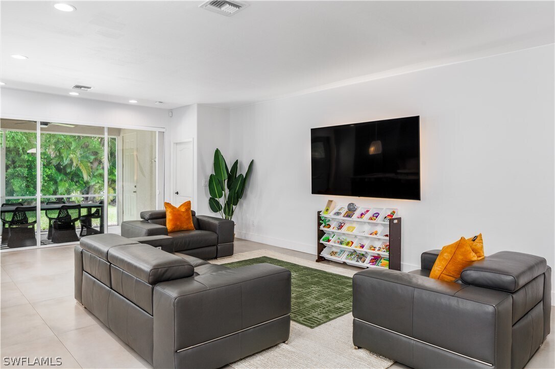 Foto del edificio - 9841 Colonial Walk S
