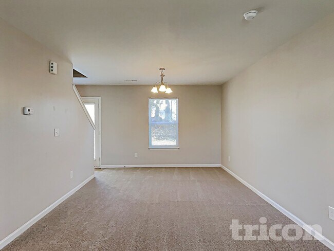 Foto del edificio - 5819 Natick Dr