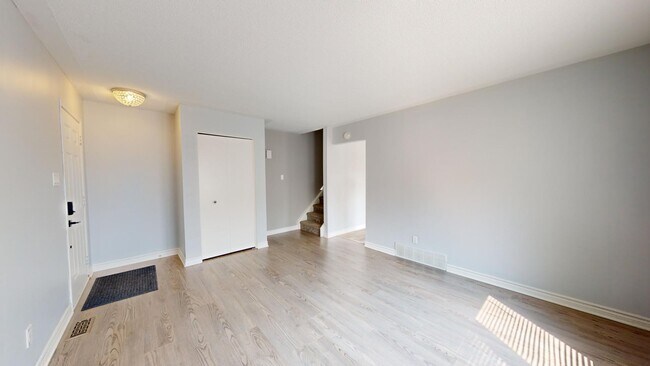 Building Photo - GORGEOUS THREE BEDROOM TOWNHOME IN WHITEOAKS NEIGHBOURHOOD