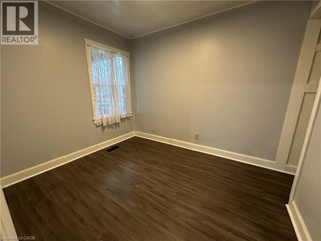 Building Photo - 21 Stapleton Ave