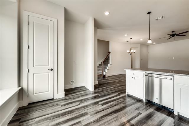 Foto del edificio - 230 Buck Ridge Dr