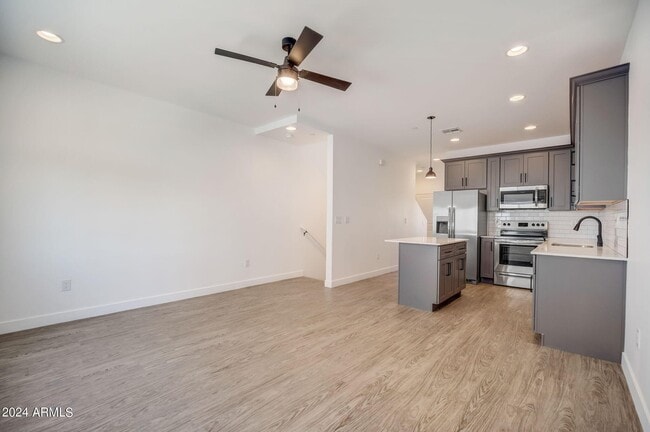 Building Photo - 3725 E Earll Dr