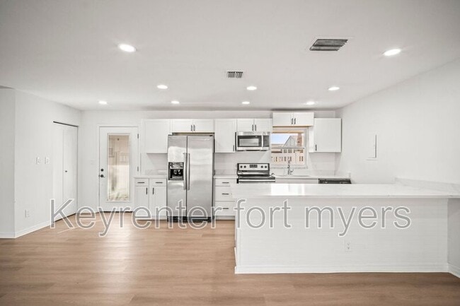 Foto del edificio - 4293 Island Cir