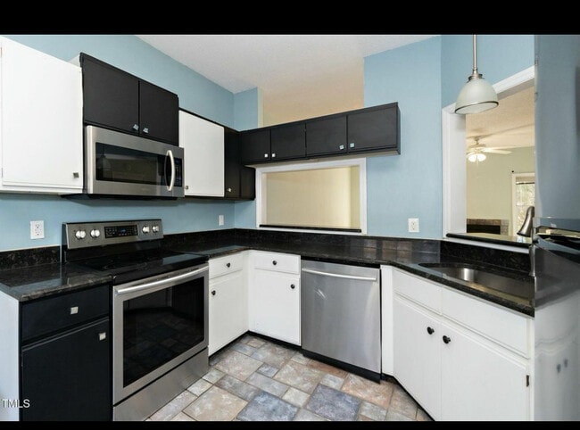Foto del edificio - Room in Condo on Winterpointe Ln
