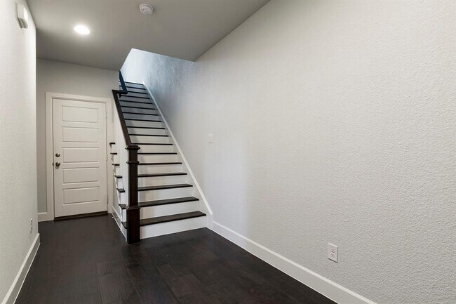 Foto del edificio - 5366 Bowser Ave