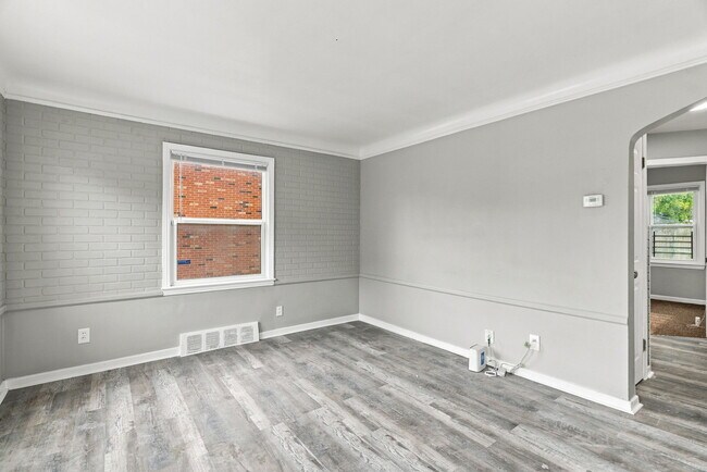 Building Photo - 4607 Cadieux Rd