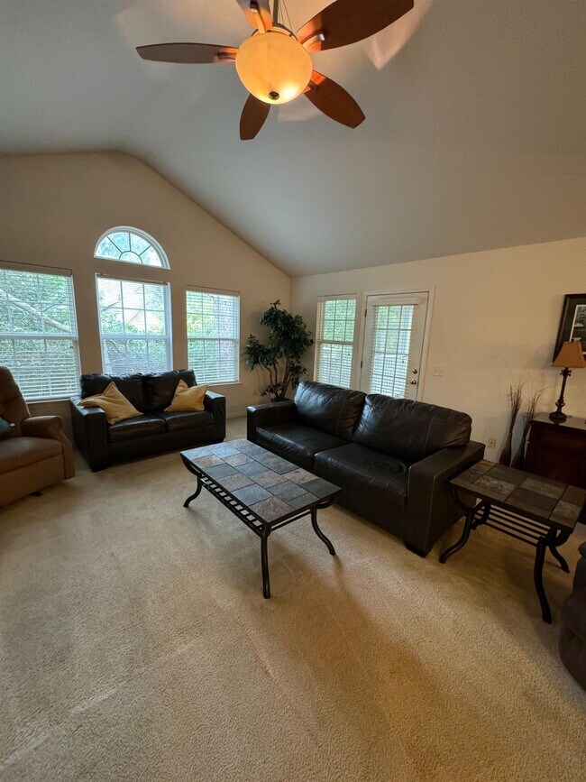 Foto del edificio - 116 Brentwood Dr