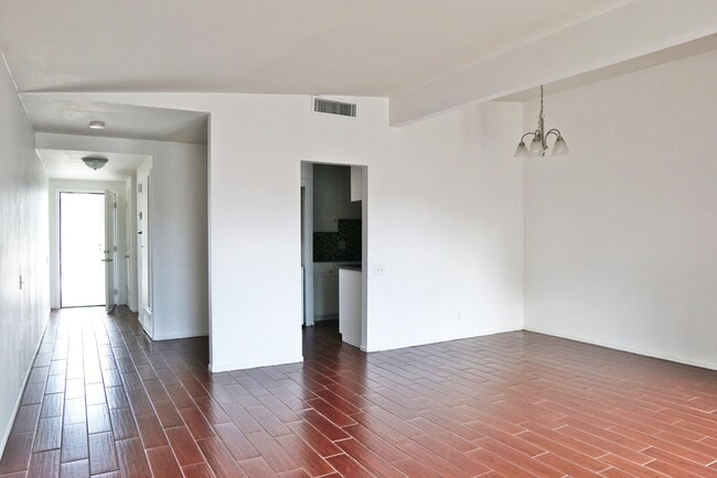 Building Photo - 27400 Hombria Dr