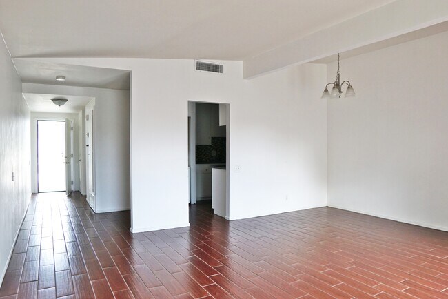 Foto del edificio - 27400 Hombria Dr