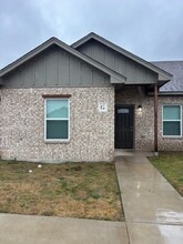 Building Photo - 1531 W Kilpatrick Ave