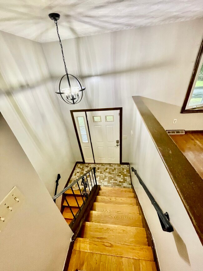 Foto del edificio - 30 Flynn Rd