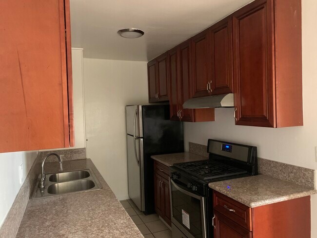 Foto del edificio - 6033 Barton Ave