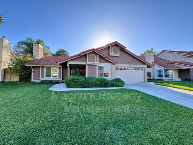 Building Photo - 45627 Clubhouse Dr