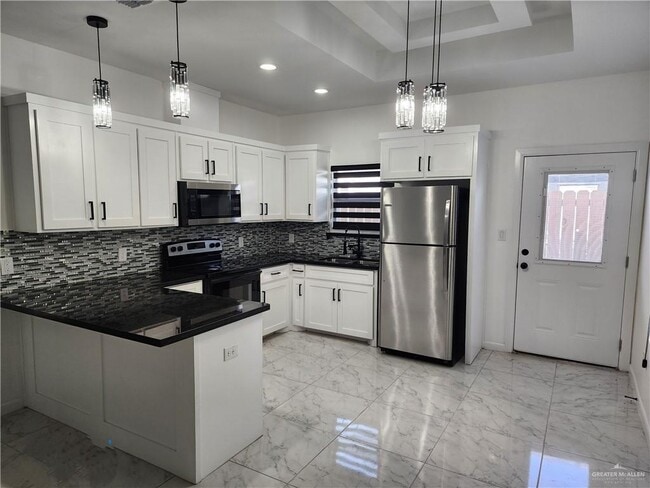 Building Photo - 1006 N Woodson Ave