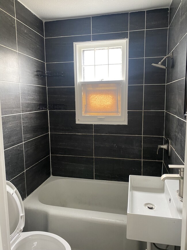 Building Photo - 1923 Messanie St