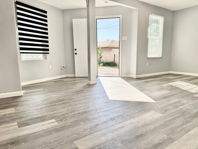 Foto del edificio - 4225 8th Ave