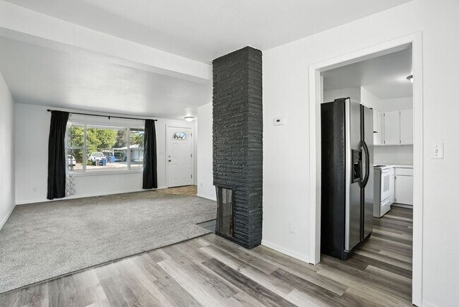 Foto del edificio - 2019 N Ely Rd