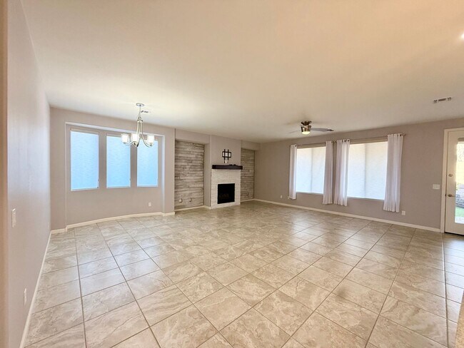 Foto del edificio - Beautiful 4-bedroom, 2.5-bathroom home located in the desirable Highlands Ranch in Chino Valley.