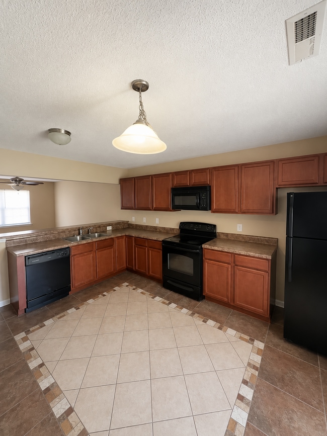Building Photo - 7001 Grandeur Ave