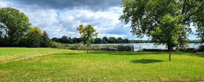 Building Photo - 320 Sawmill Ln