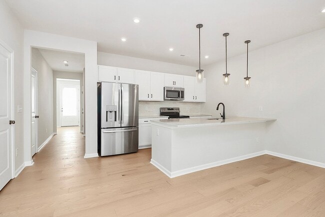 Building Photo - 5855 Executive Center Dr