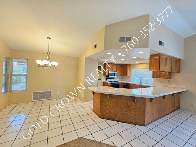 Building Photo - 2402 Lenrey Ave