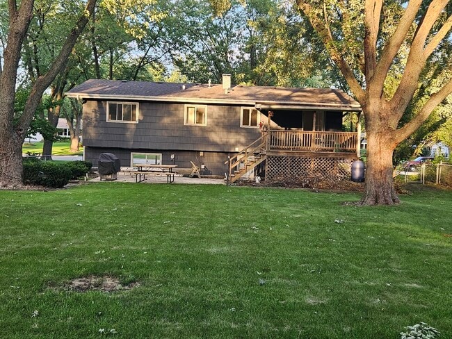 Building Photo - 5714 Elm St