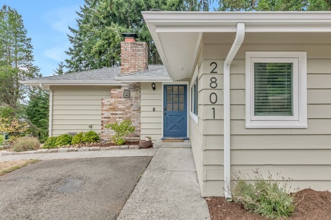 Building Photo - Charming and Cozy 2-Bedroom Home in Steila...