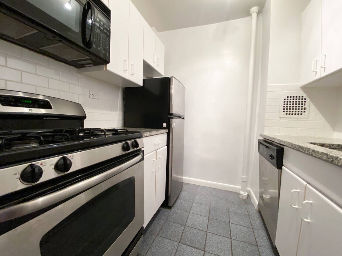 Primary Photo - 336 East 86th St