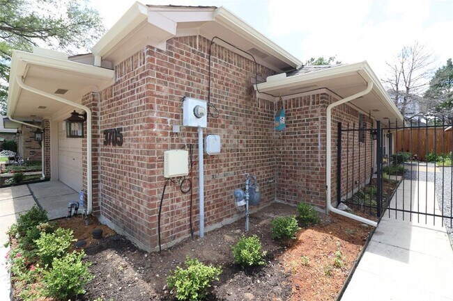 Building Photo - 3705 Taurus Dr