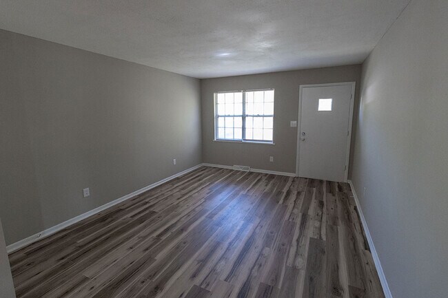 Foto del edificio - 3415 Balboa Ln