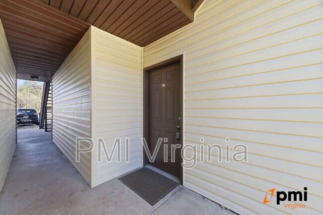 Building Photo - 326 Wells Ct