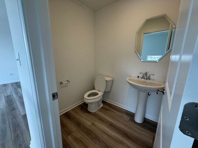 Foto del edificio - 14942 S McCarthy Cir