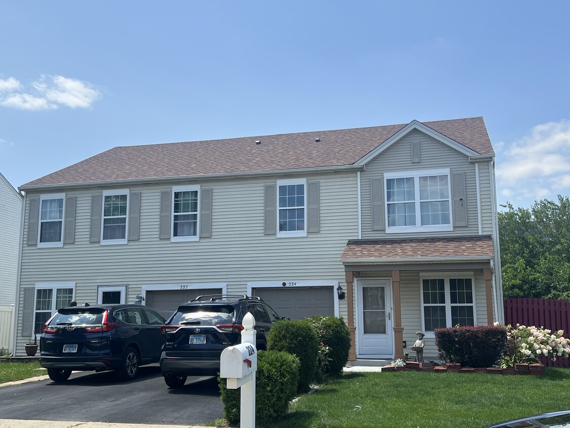 Foto principal - 224 Williamsburg Ct