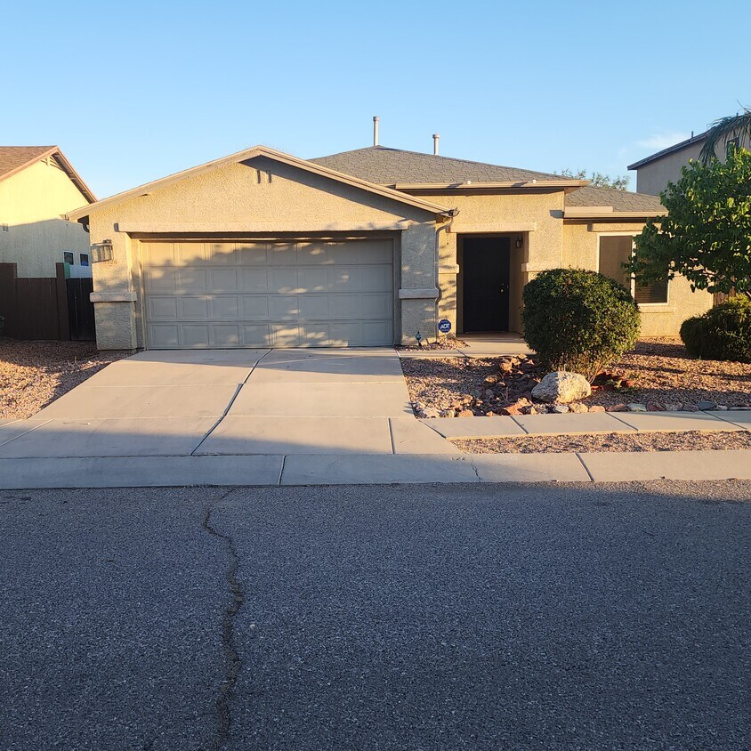Primary Photo - 5926 E Cedarbird Dr
