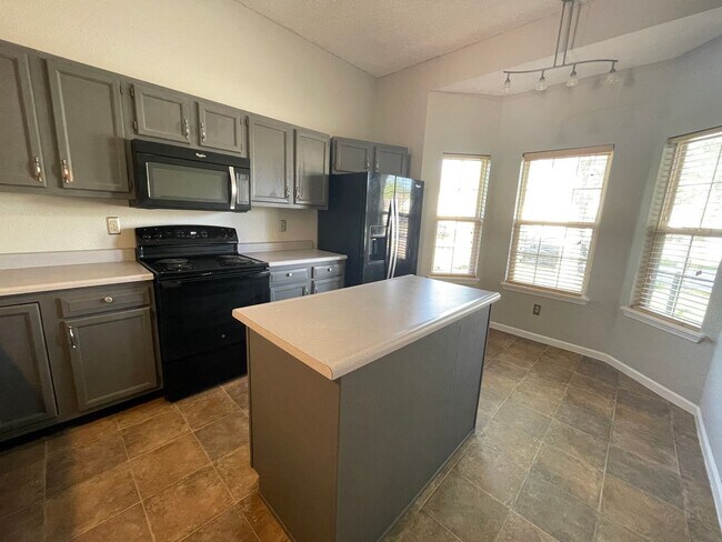 Foto del edificio - Spacious 3 bed 2.5 bath in Indy!