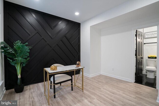 Foto del edificio - 8261 Tinsley Pl
