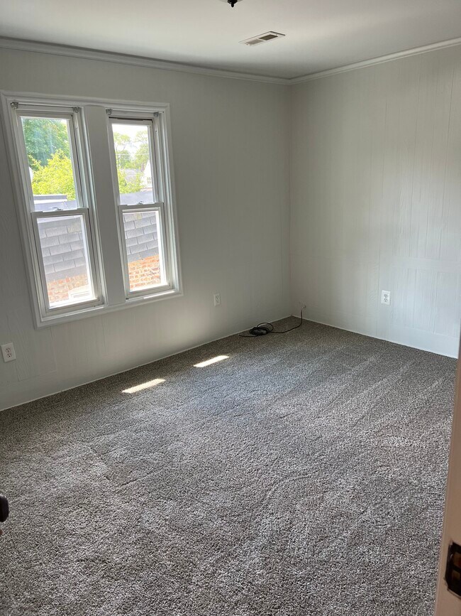 1 bedroom - 1161 Clarence Ave