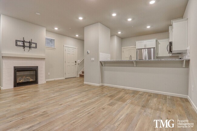 Foto del edificio - 2022 Build 3 Bedroom/2.5 Bathroom Home in ...