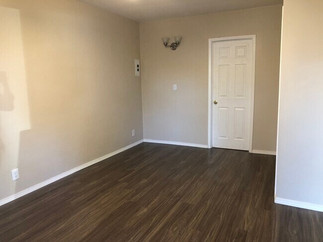 Building Photo - 2507 Tulare Ave