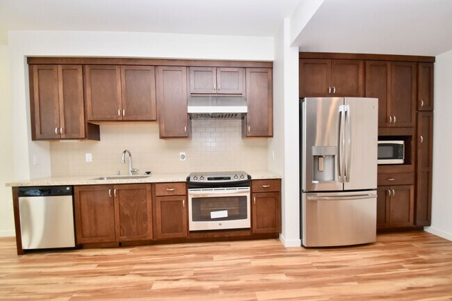 Building Photo - 1 Bedroom/1 Bathroom/Parking/ ADA Accessible in Modern Building